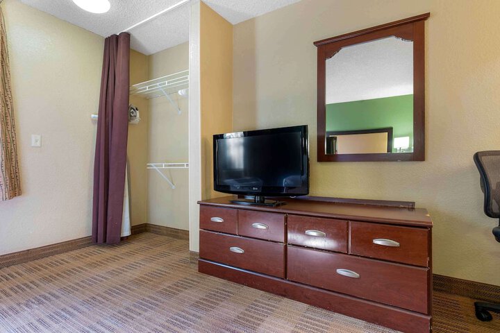 Studio 2 Double Beds (2 of 5)