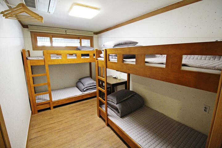 Room 27 of 90