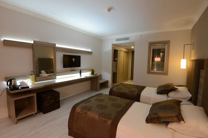 Room 5 of 50