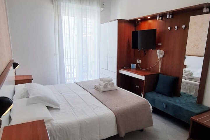 Room 15 of 28