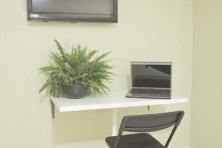 Room 4 of 9