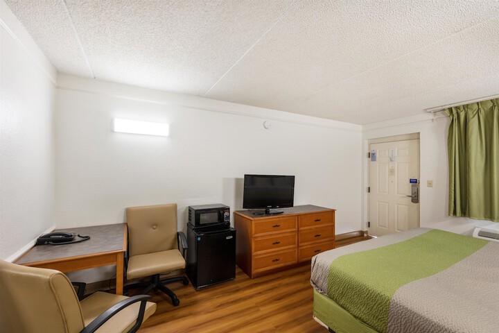 1 King Bed (13 of 16)