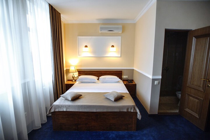 Room 8 of 50
