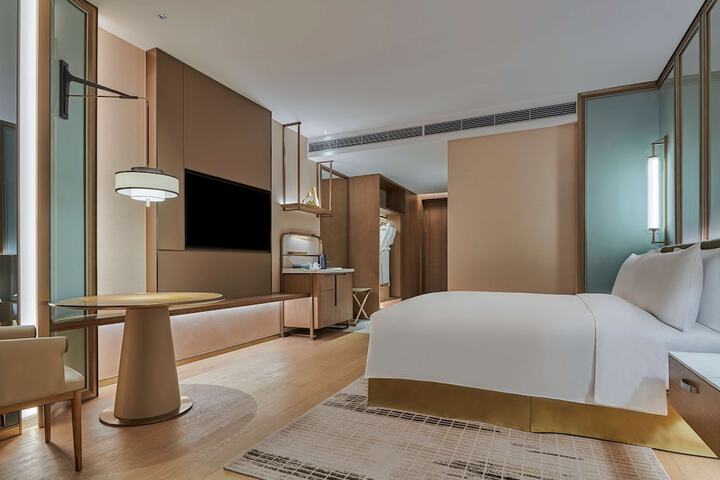 Room 33 of 81
