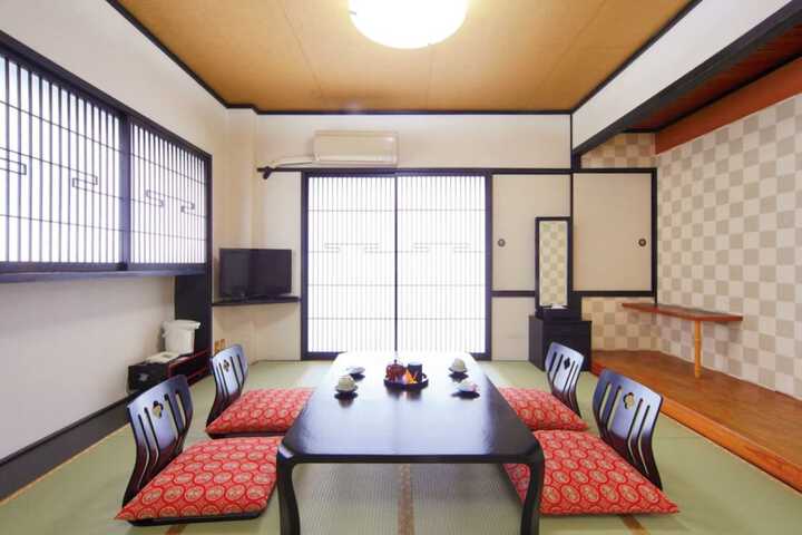 Room 6 of 33