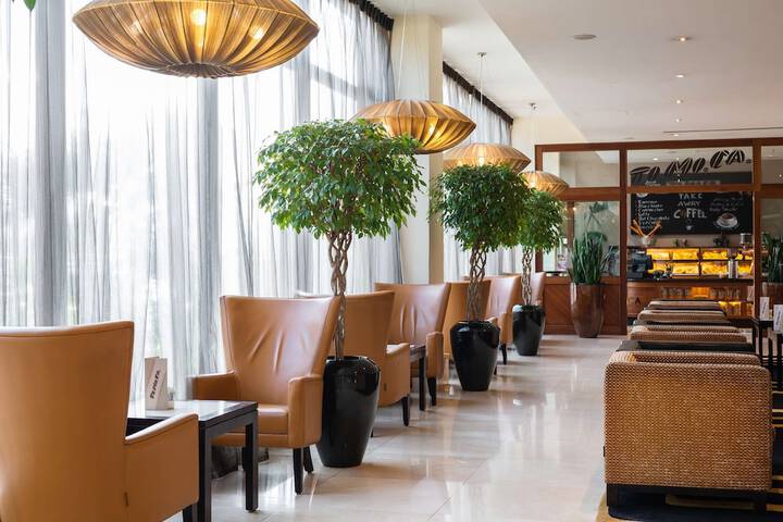 Lounge 141 of 201
