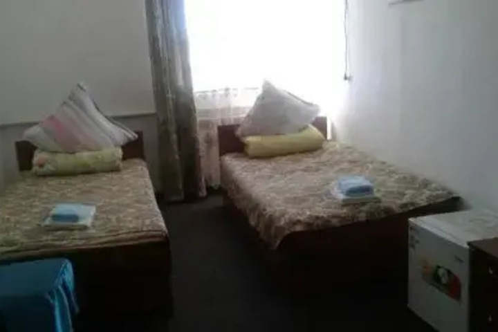 Room 4 of 8