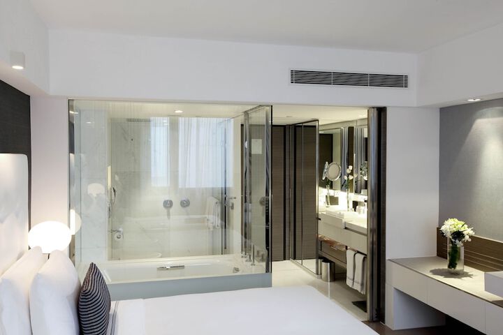 Room 28 of 69