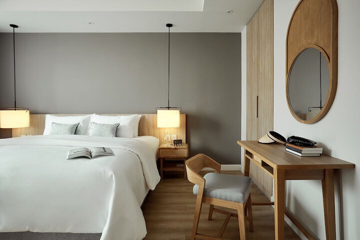 Room 32 of 98