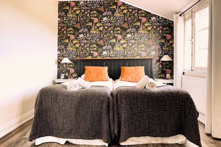 Room 13 of 66