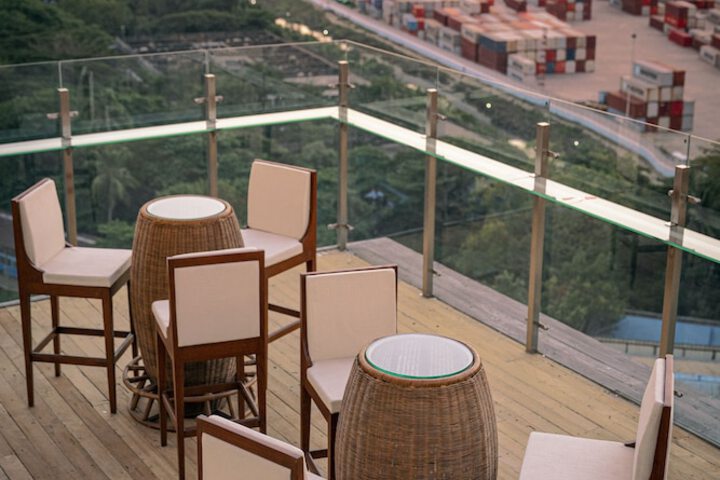 Lounge 56 of 63