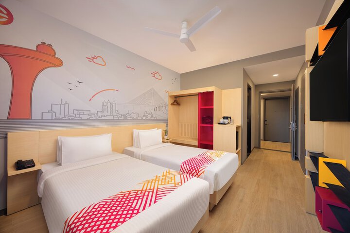 Room 7 of 27