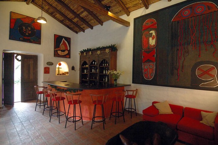 Lounge 21 of 36