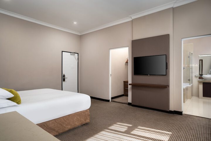 Room 9 of 96
