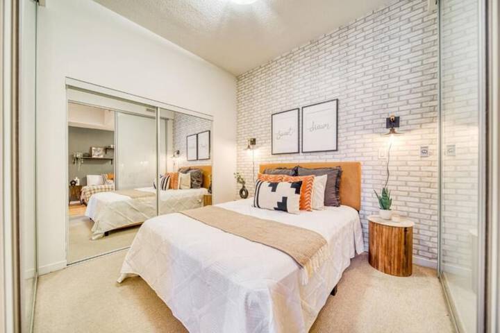Room 2 of 6