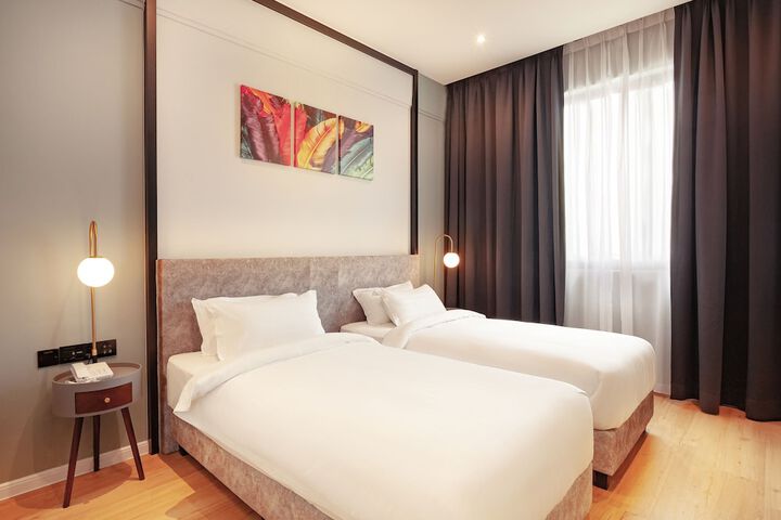 Room 18 of 34