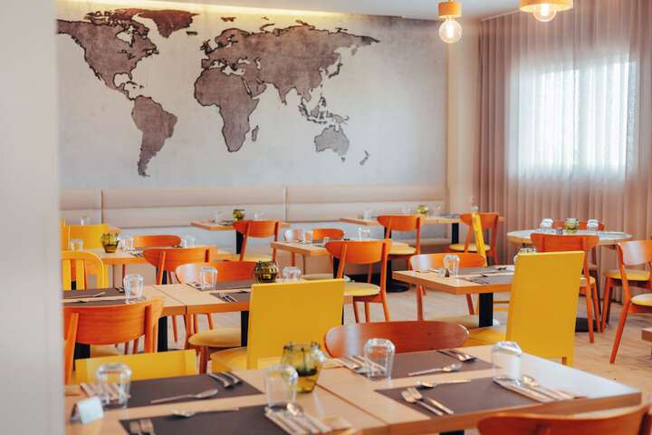 Dining 47 of 76