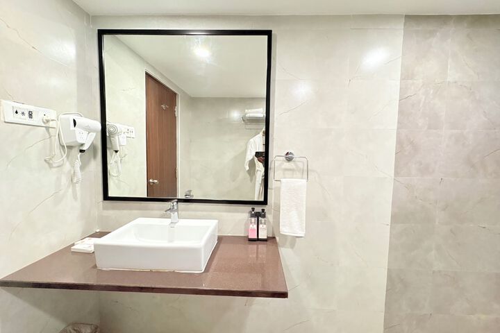 Room 100 of 154