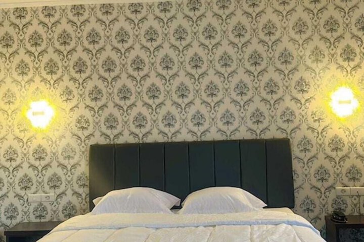 Room 3 of 9