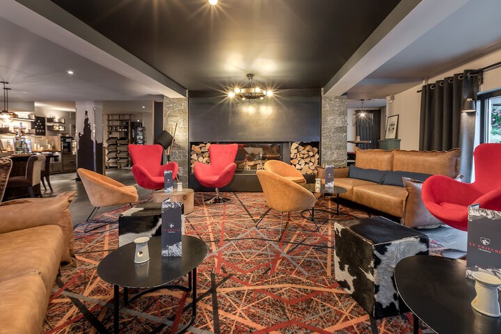 Lounge 91 of 120