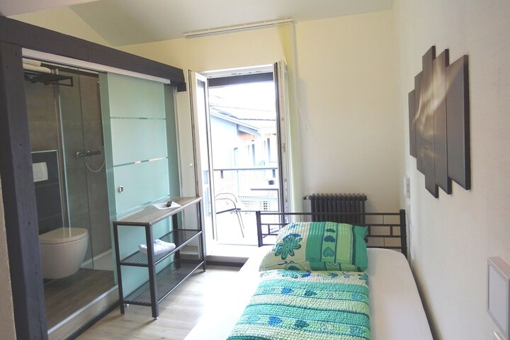 Room 4 of 442