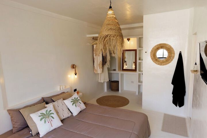 Room 3 of 27