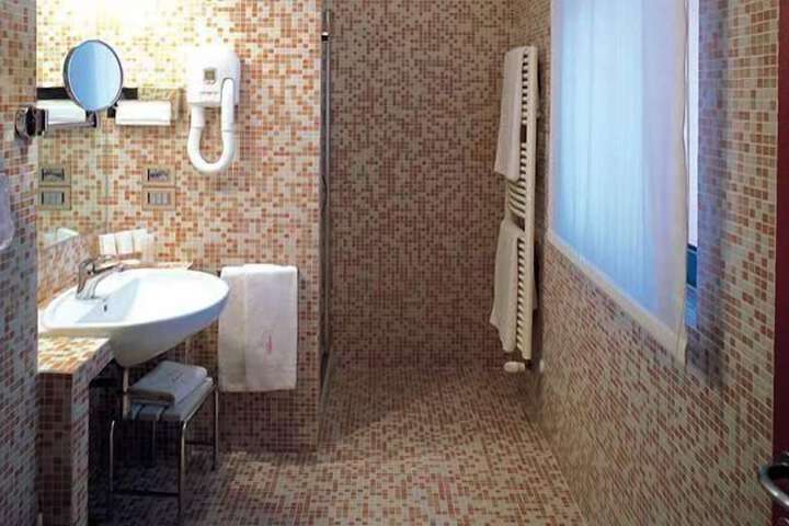 Room 23 of 53