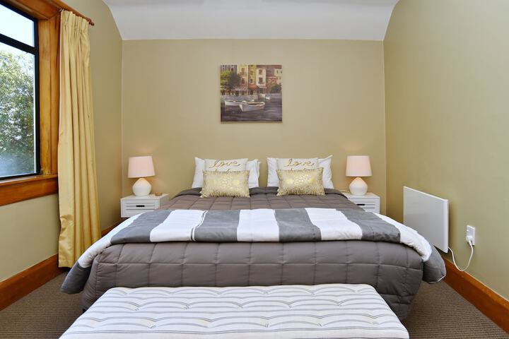 Room 3 of 56