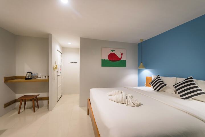 Room 11 of 33
