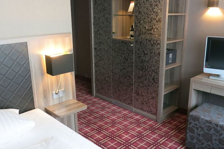 Room 7 of 101