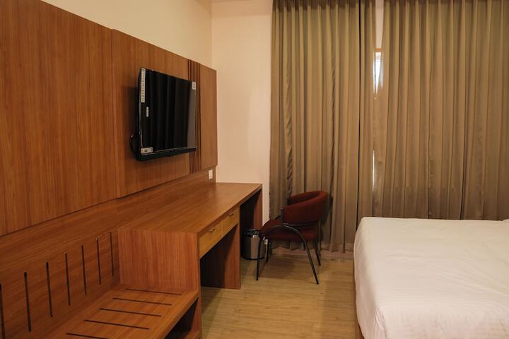 Room 2 of 32