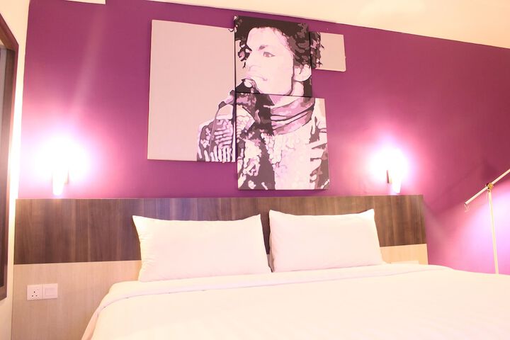 Room 6 of 67