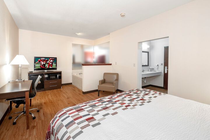 1 King Bed (6 of 15)
