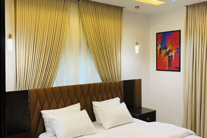 Room 13 of 34
