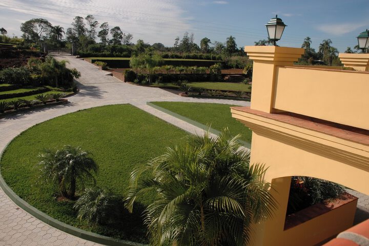 Hotel Exterior 122 of 127