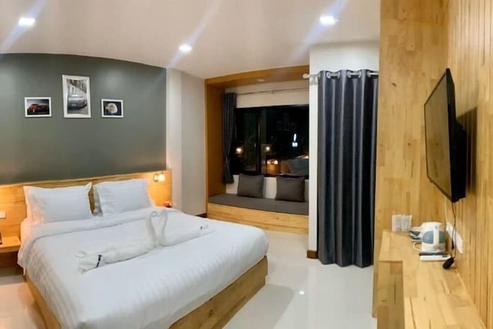 Room 4 of 10