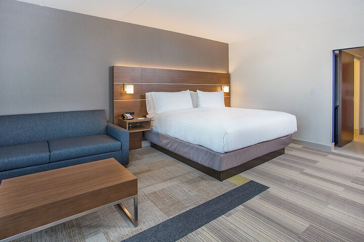Standard | King Bed (4 of 11)
