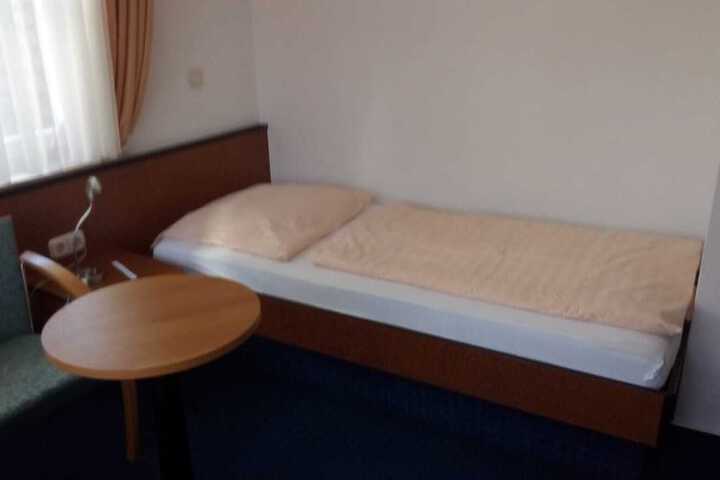Room 4 of 38