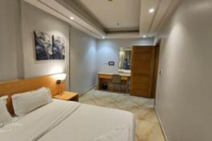 Suite 21 of 23