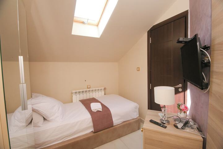Room 2 of 30