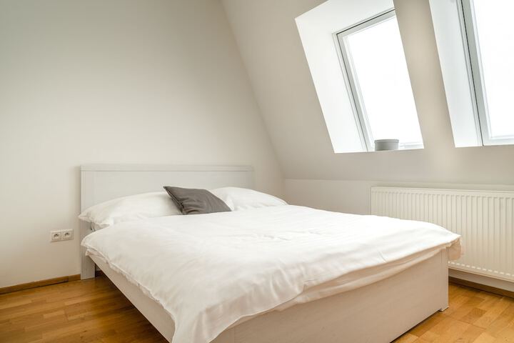 Room 6 of 195