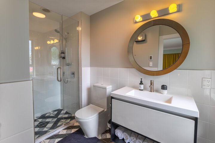 Room 100 of 128