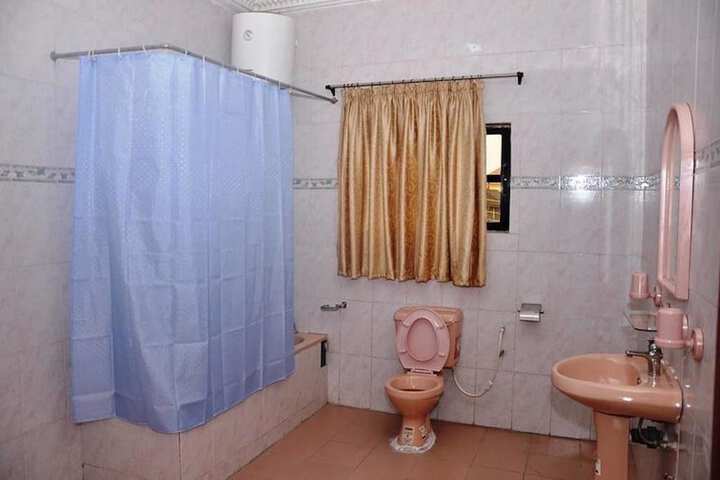 Room 9 of 12