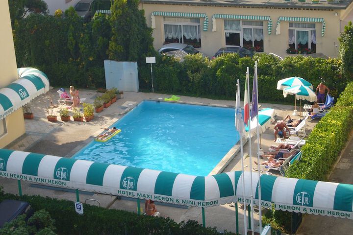 Pool 5 of 9