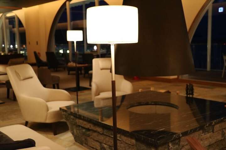 Lounge 30 of 47