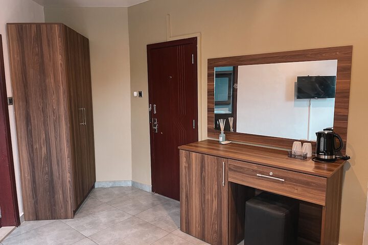 Room 6 of 23