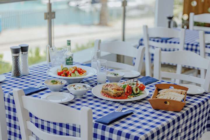 Dining 49 of 77