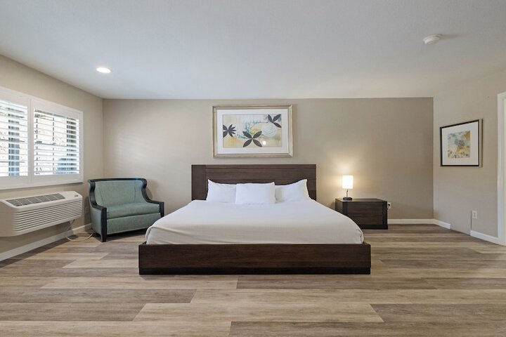Standard | King Bed (9 of 30)