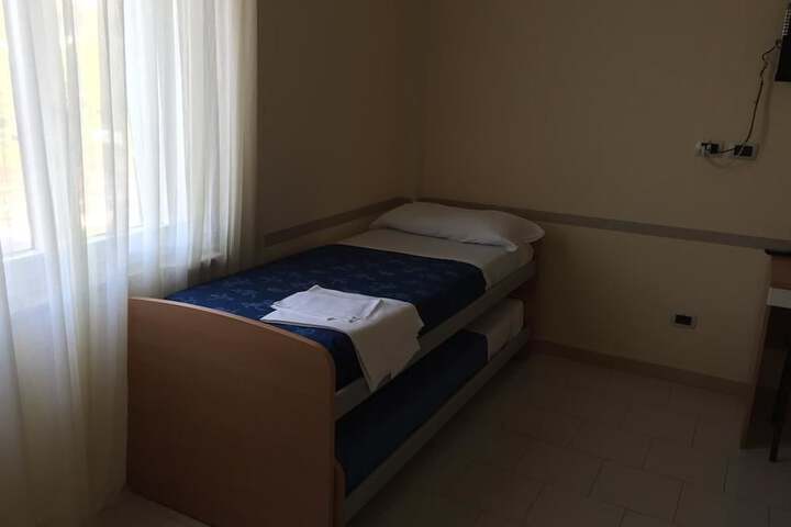 Room 5 of 6