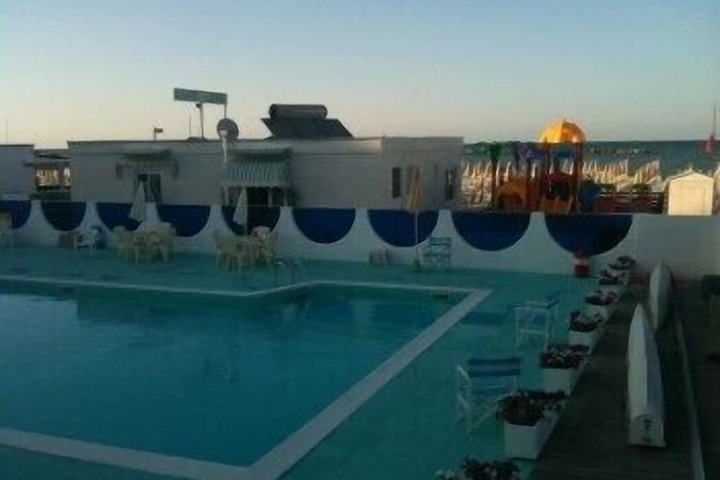 Pool Hotel